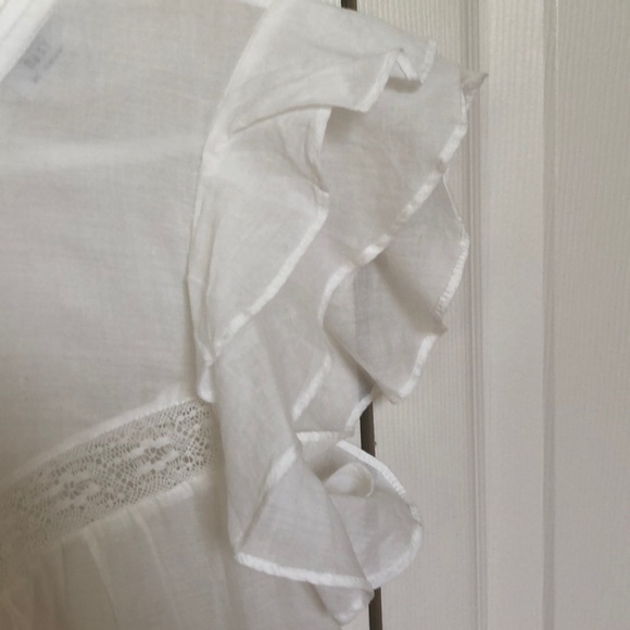 Aritzia cotton embroidered whitE top. NWOT. XS - Picture 4 of 8